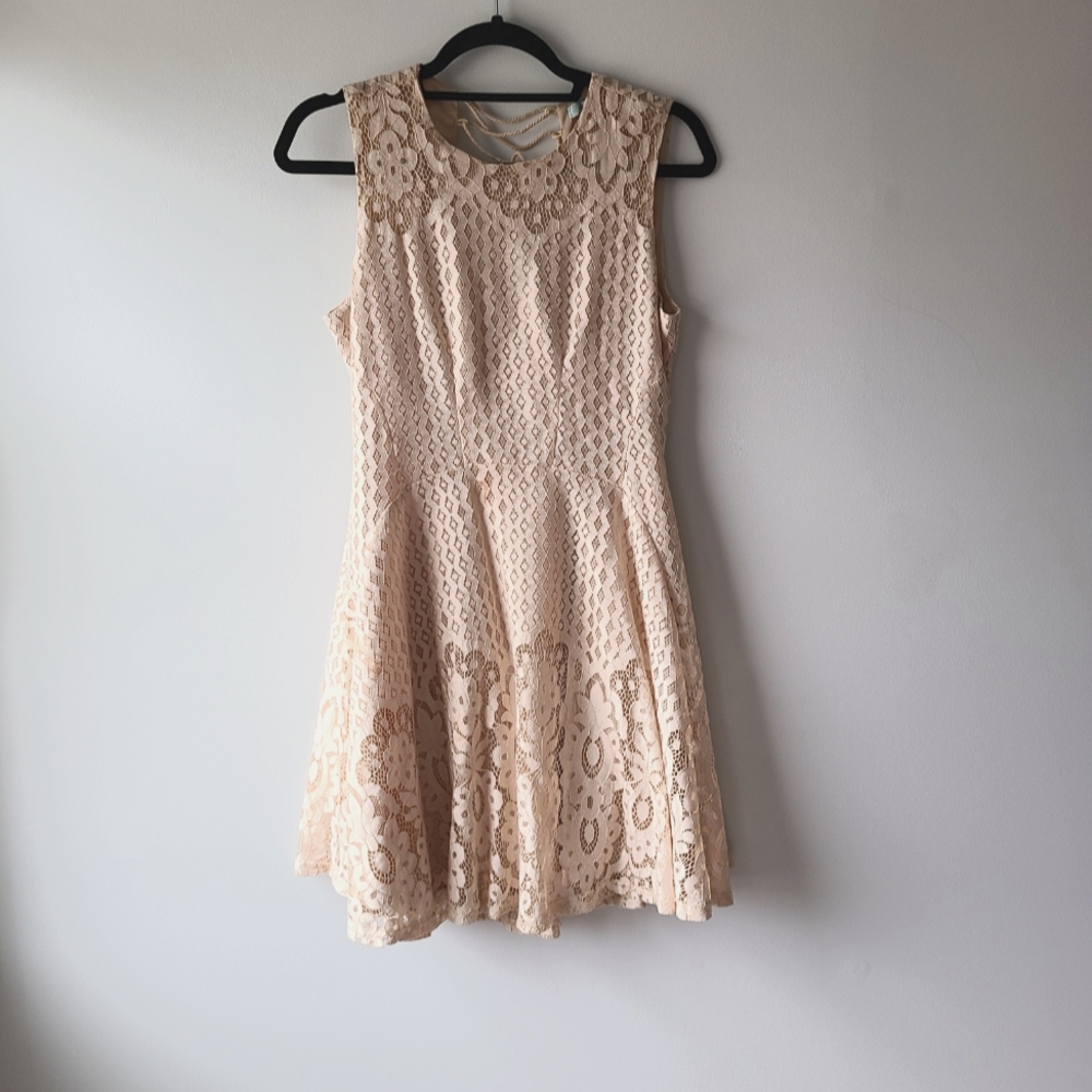 Beige Medium size flowy dress